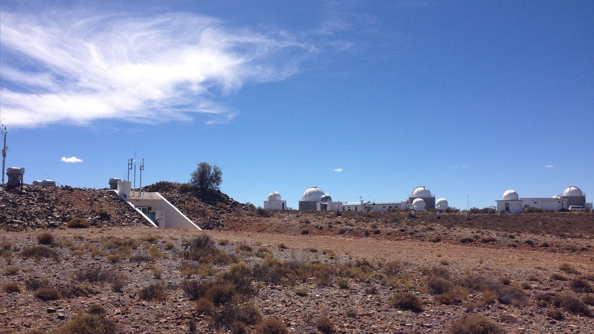 Fig 1. South African Astronomical Observatory (SAAO) site with SAGOS on the left (Photo: Ch. Voigt, GFZ)